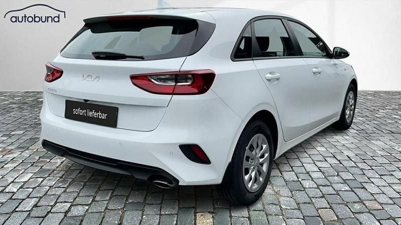 Neu Kia Ceed Best 140 PS (102 kW) 2025 Weiß Kleinwagen