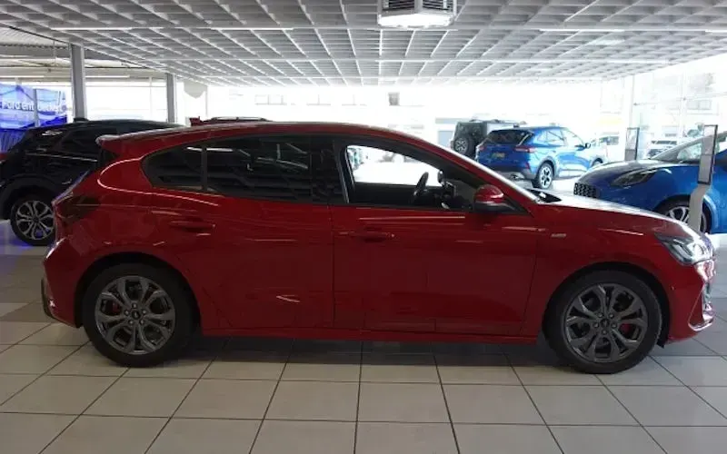 Gebraucht Ford Focus ST-Line 125 PS (91 kW) 2024 Rot Limousine