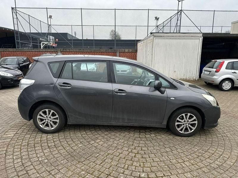 Gebraucht Toyota Verso 126 PS (92 kW) 2011 Grau Van / Kleinbus