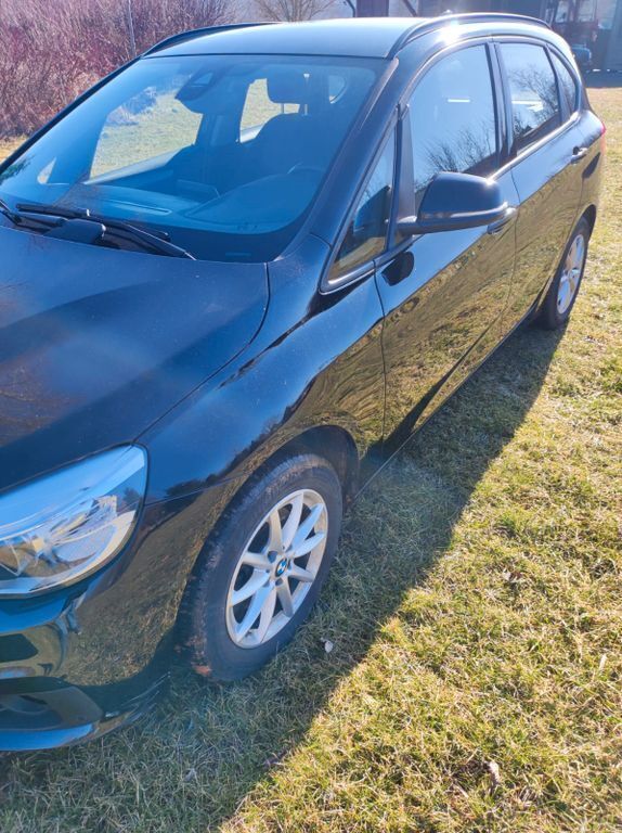 Schwarz Gebraucht 2015 BMW 218 Active Tourer Van / Kleinbus | 8.400 € (Superpreis) - Bild 1/4