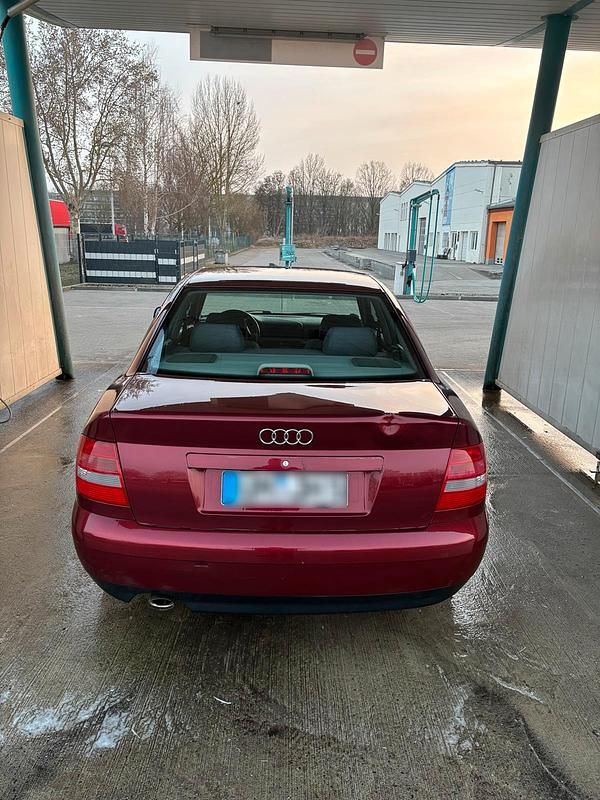 Gebraucht Audi A4 101 PS (74 kW) 1999 Rot Limousine