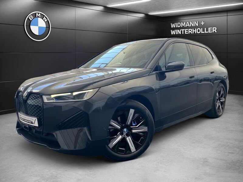 Grau Gebraucht 2022 BMW iX Sport Line SUV | 52.890 € (Guter Preis) - Bild 1/4