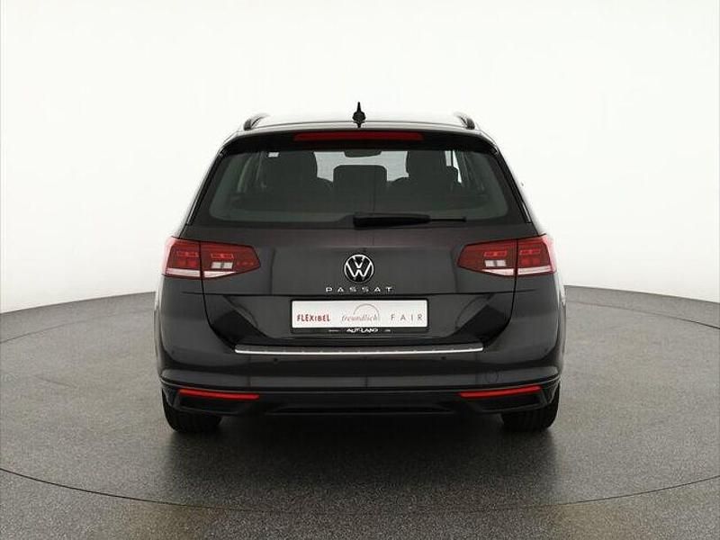 Gebraucht VW Passat 150 PS (110 kW) 2022 Grau Kombi