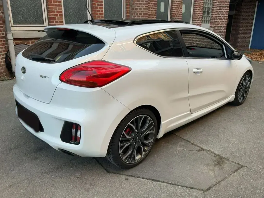 Używany Kia ProCeed GT-Track 204 KM (150 kW) 2014 Biały Hatchback