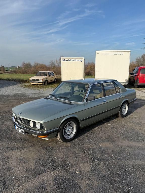 Grün Gebraucht 1983 BMW 528 Limousine | 9.900 € - Bild 1/4