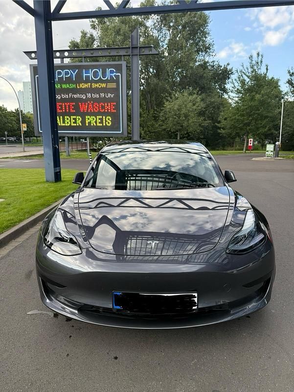 Grau Gebraucht 2023 Tesla Model 3 Limousine | 26.499 € (Guter Preis) - Bild 1/4