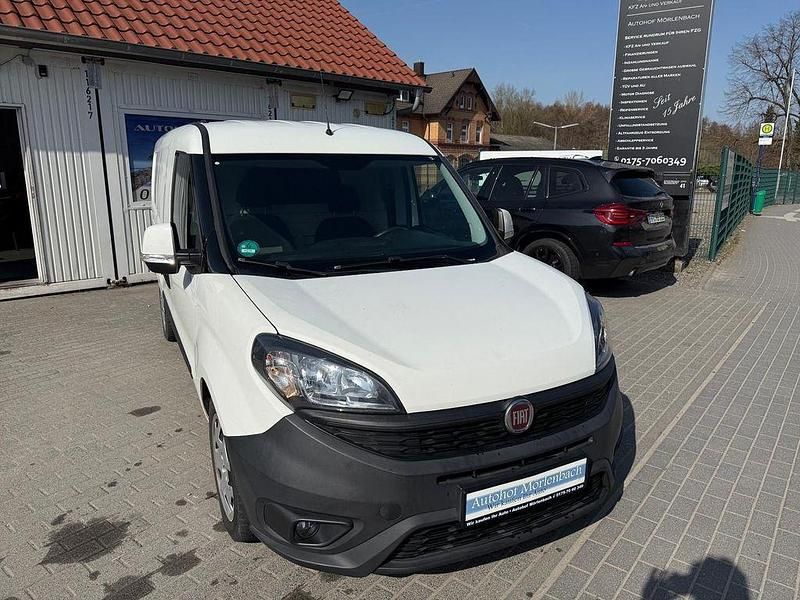 Gebraucht Fiat Doblò 101 PS (74 kW) 2018 Weiß Van / Kleinbus