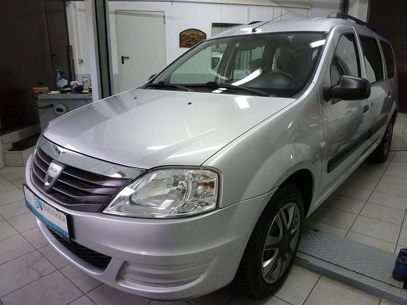 Gebraucht Dacia Logan Lauréate 105 PS (77 kW) 2009 Silber Limousine