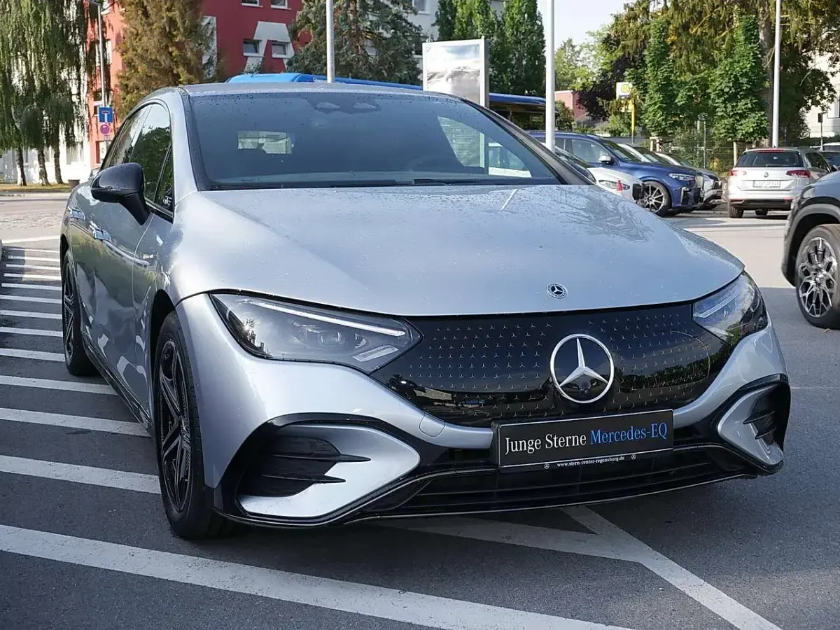 Gebraucht Mercedes EQE300 AMG Premium 194 kW (265 PS) 2025 Metalliclack hightechsilber Limousine