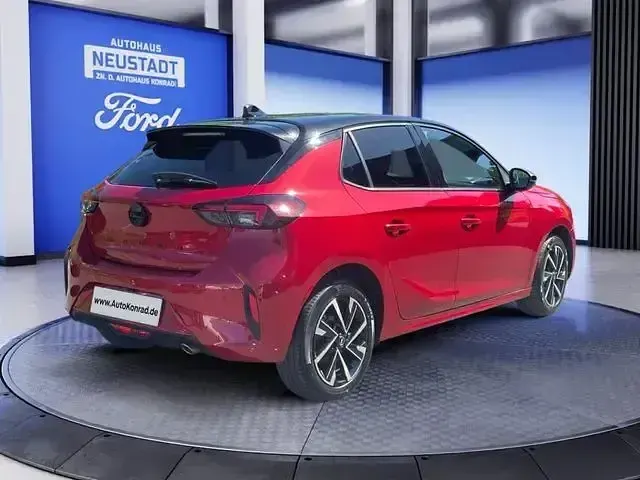 Gebraucht Opel Corsa 101 PS (74 kW) 2024 Kardio rot metallic/dach schwa Kleinwagen