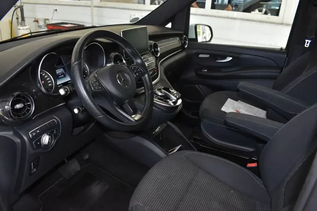 Gebraucht Mercedes V300 Exclusive 239 PS (175 kW) 2019 Weiß Van / Kleinbus