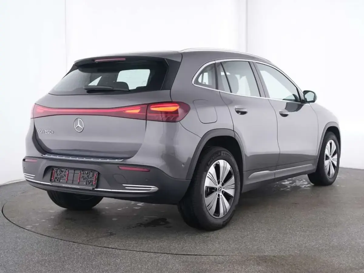 Gebraucht Mercedes EQA250+ Progressive 139 kW (190 PS) 2025 Grau SUV
