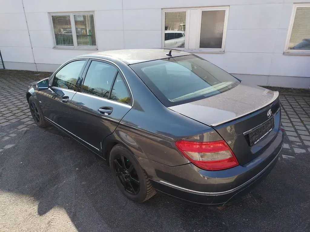 Gebraucht Mercedes C180 156 PS (114 kW) 2010 Tenoritgrau  metalliclack Limousine