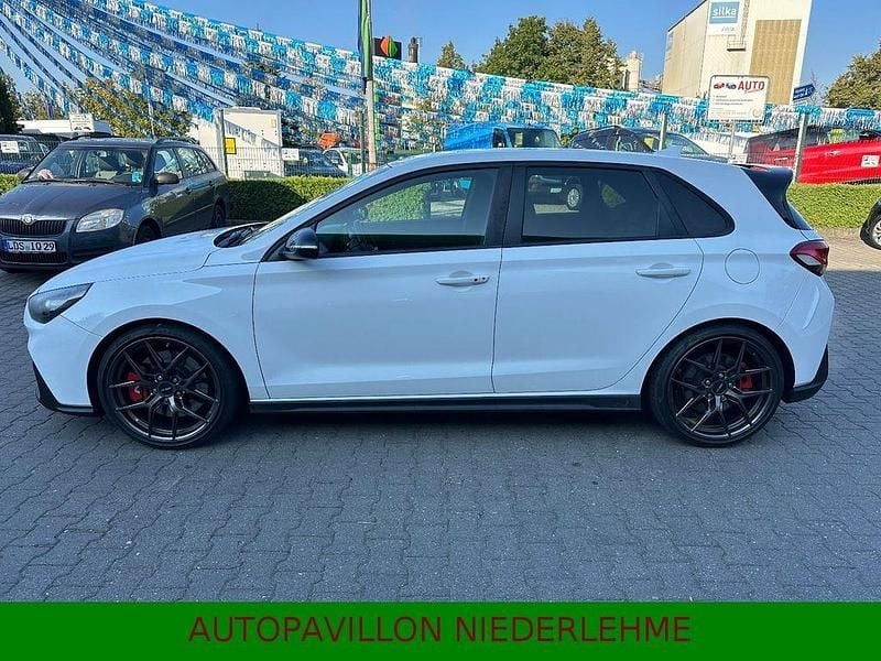 Weiß Gebraucht 2017 Hyundai i30 N Performance Limousine | 20.990 € (Guter Preis) - Bild 1/4