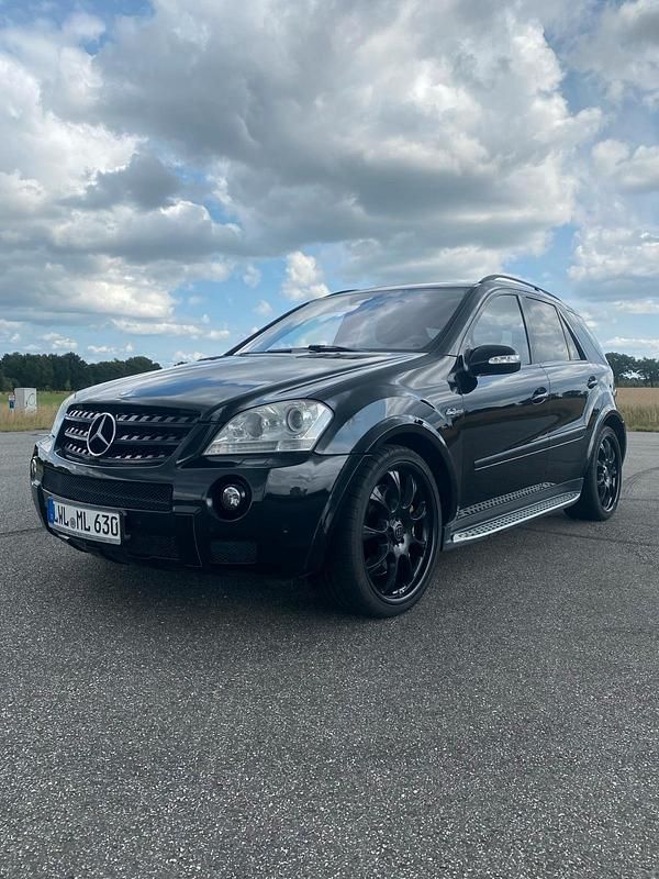 Schwarz Gebraucht 2006 Mercedes ML63 AMG AMG SUV | 18.000 € (Fairer Preis) - Bild 1/4
