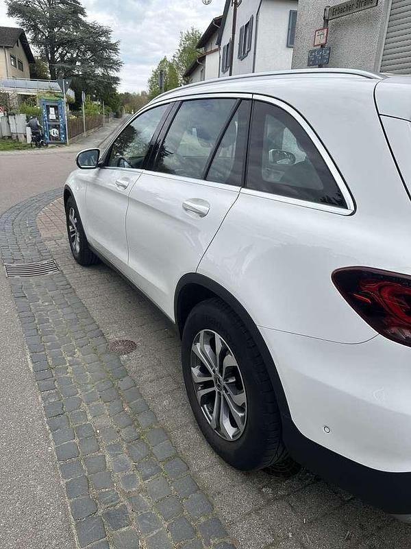 Gebraucht Mercedes GLC220 194 PS (142 kW) 2021 Weiß SUV