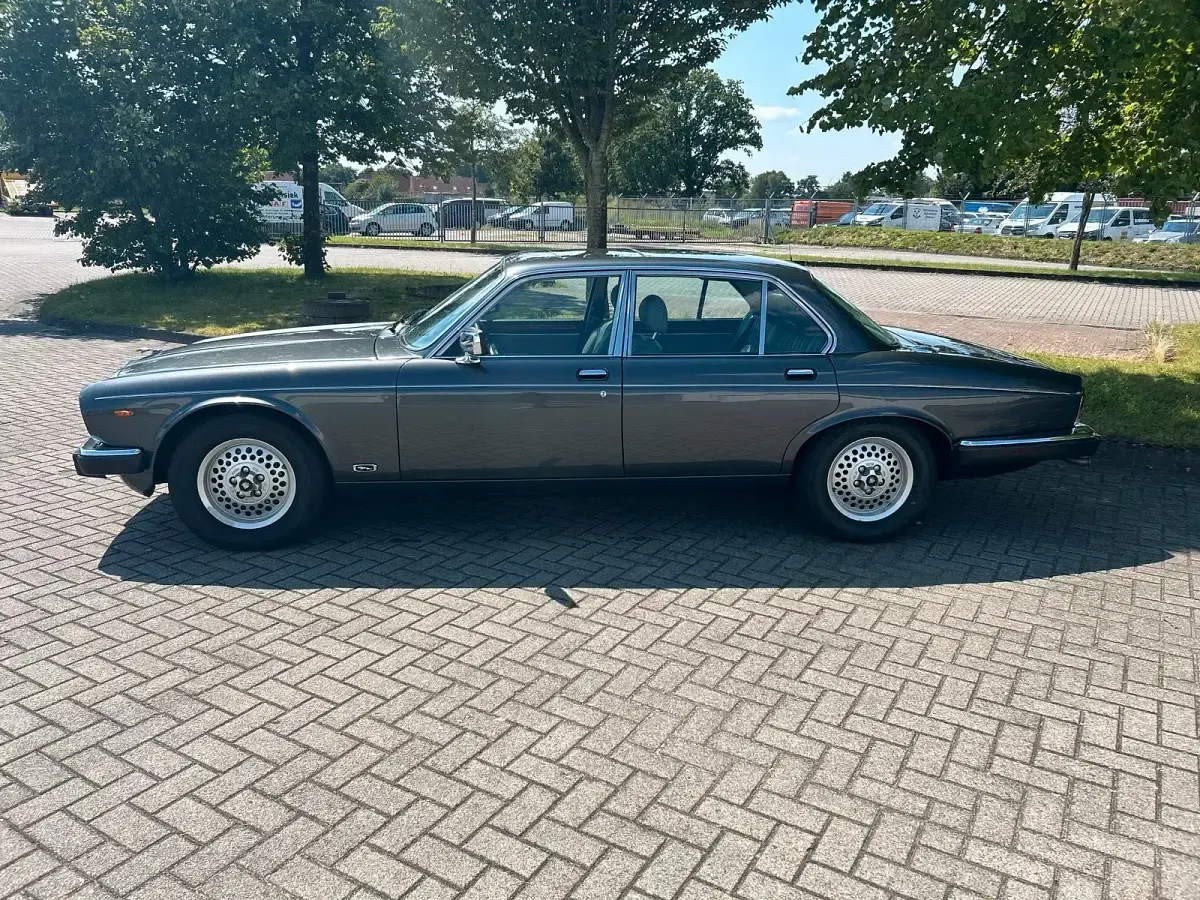 Gebraucht Jaguar XJ 194 PS (142 kW) 1989 Grau Limousine