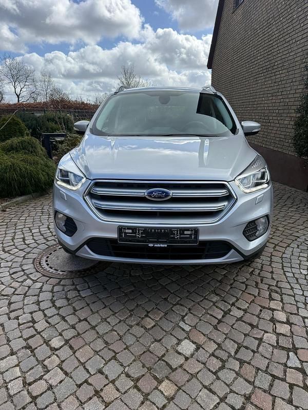 Gebraucht Ford Kuga 150 PS (110 kW) 2019 Silber SUV