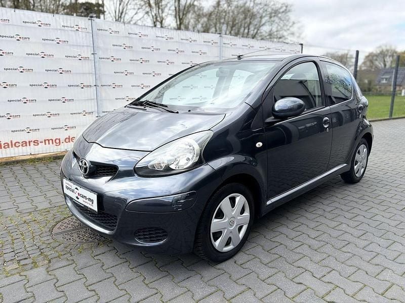 Gebraucht Toyota Aygo Basis 68 PS (50 kW) 2010 Grau Kleinwagen