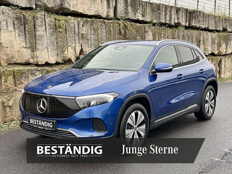 Lack spektralblau Gebraucht 2024 Mercedes EQA300 Progressive SUV | 37.750 € (Etwas zu teuer) - Bild 1/4