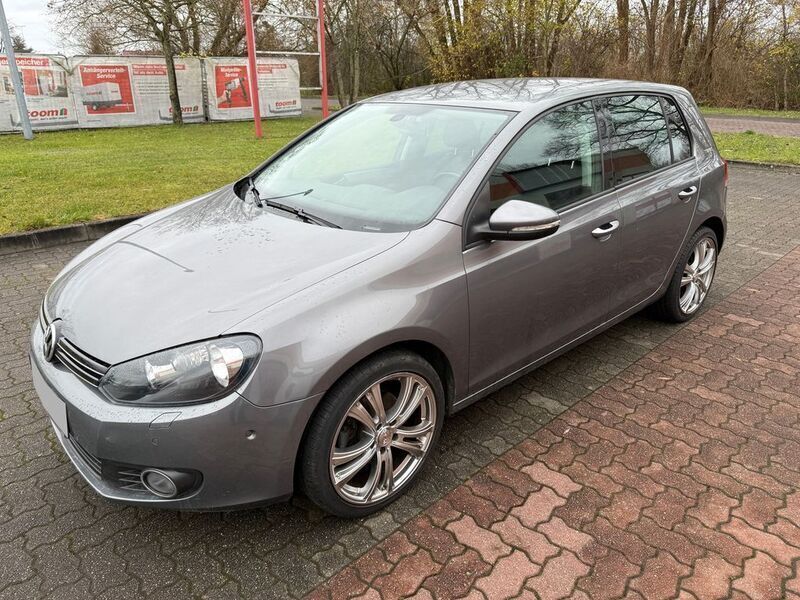 Grau Gebraucht 2010 VW Golf VI Team Kleinwagen | 6.490 € (Teuer) - Bild 1/4