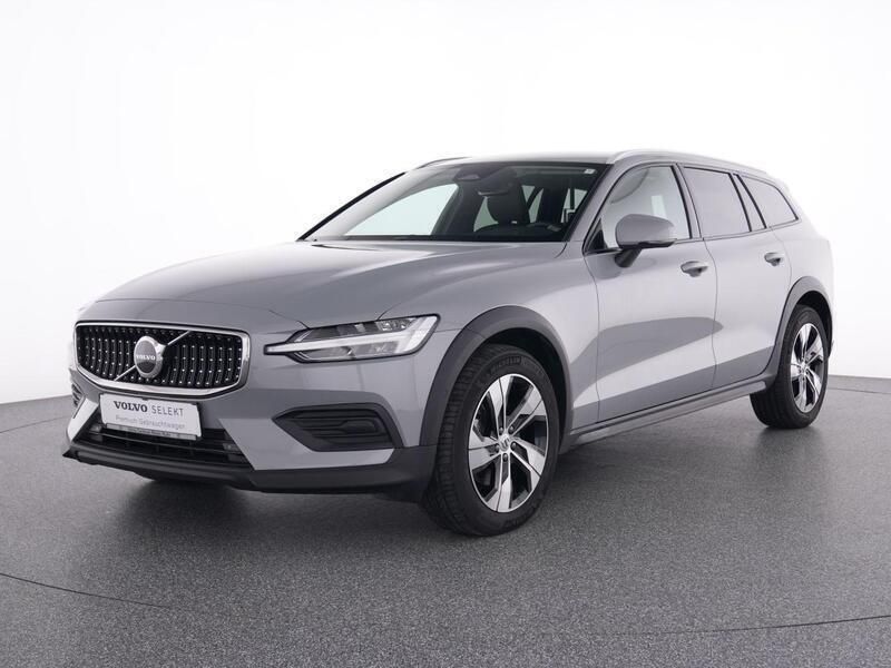 Gebraucht Volvo V60 CC Plus 197 PS (144 kW) 2023 Andere farbe Kombi