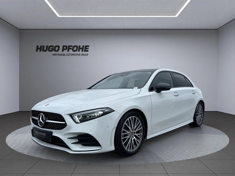 Digital white metallic paint Gebraucht 2022 Mercedes A200 AMG line Limousine | 30.950 € (Etwas zu teuer) - Bild 1/4