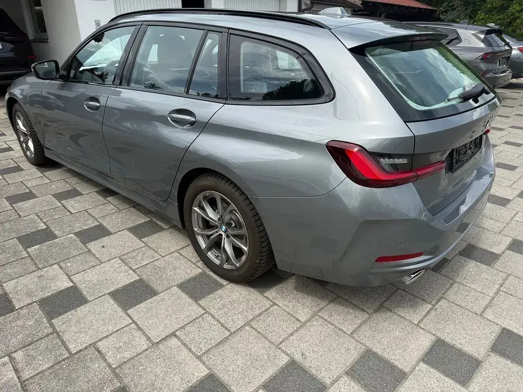 Gebraucht BMW 320 190 PS (139 kW) 2024 Grau Kombi