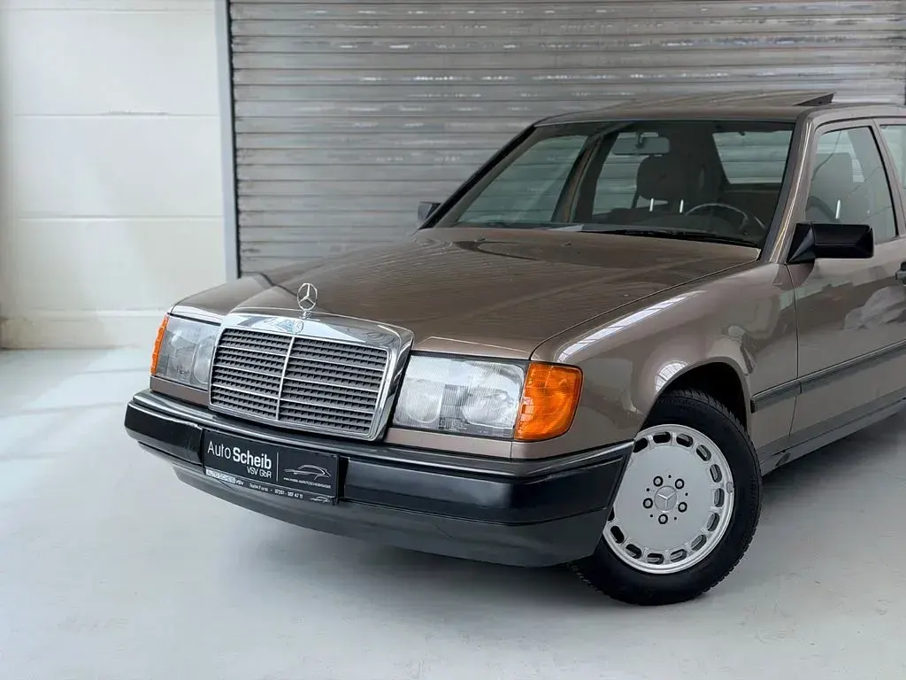 Gebraucht Mercedes E300 179 PS (131 kW) 1989 Braun Limousine