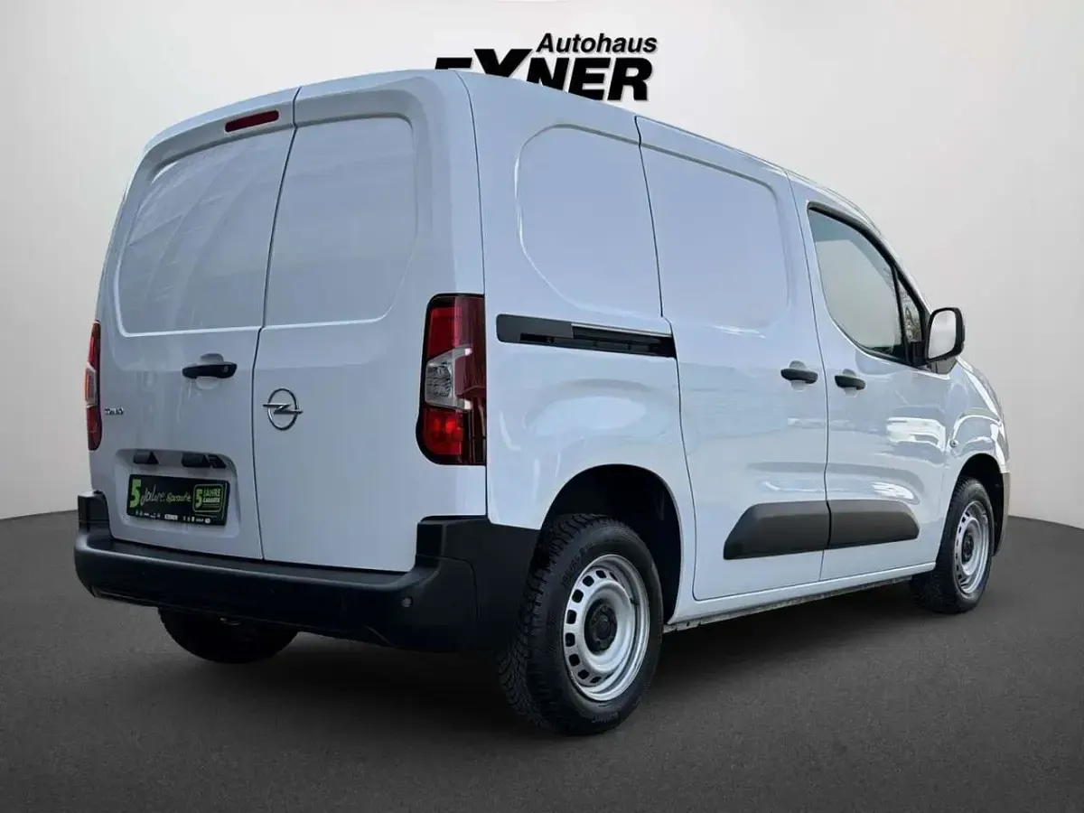 Gebraucht Opel Combo Basis 102 PS (75 kW) 2023 Weiss icy Van / Kleinbus