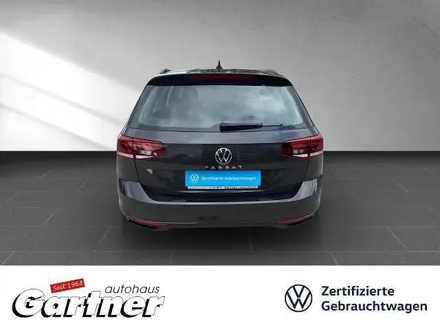 Gebraucht VW Passat Basis 150 PS (110 kW) 2021 Grau metallic Kombi