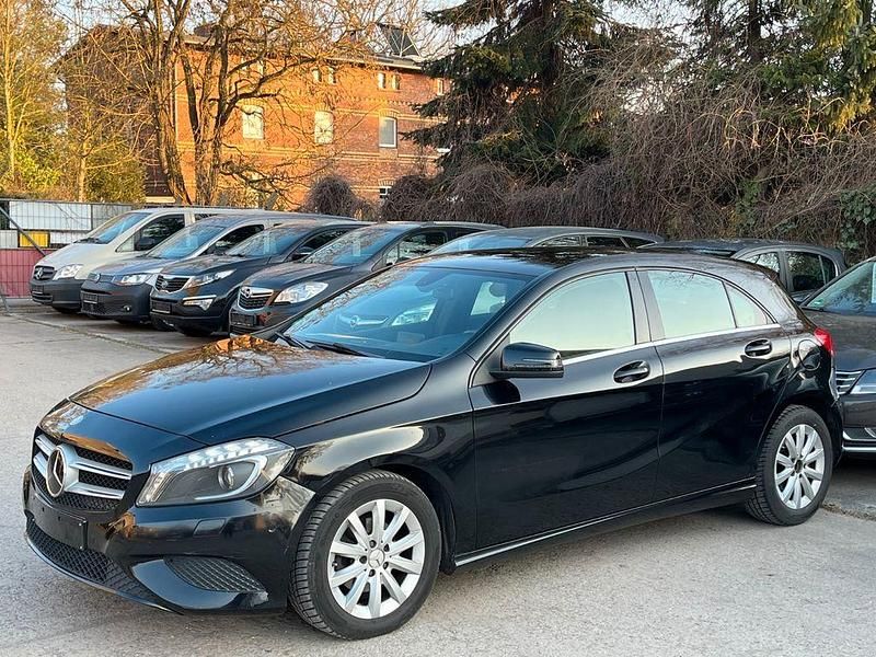 Gebraucht Mercedes A180 109 PS (80 kW) 2014 Schwarz Limousine