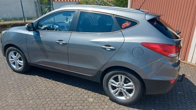 Grau Gebraucht 2013 Hyundai ix35 Comfort SUV | 7.990 € (Fairer Preis) - Bild 1/4