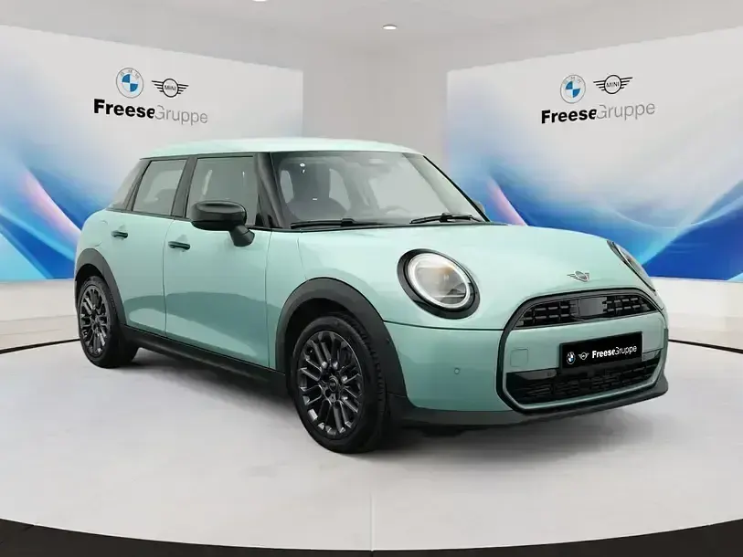 Usado Mini Cooper Classic 156 HP (114 kW) 2024 Verde Citadino