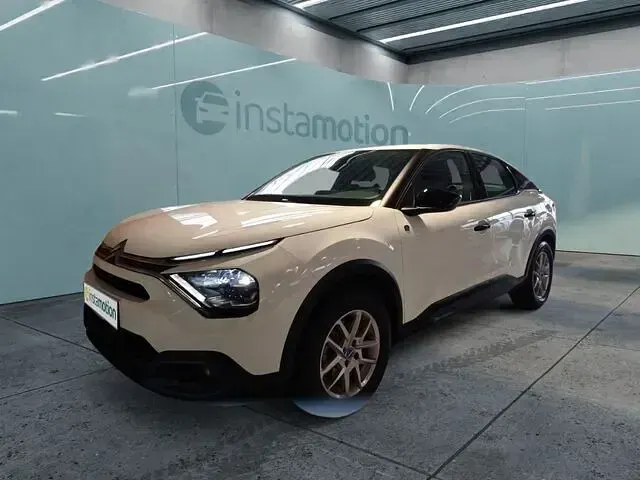 Używany Citroën e-C4 Feel 100 kW (136 KM) 2023 Biały Sedan/Limuzyna