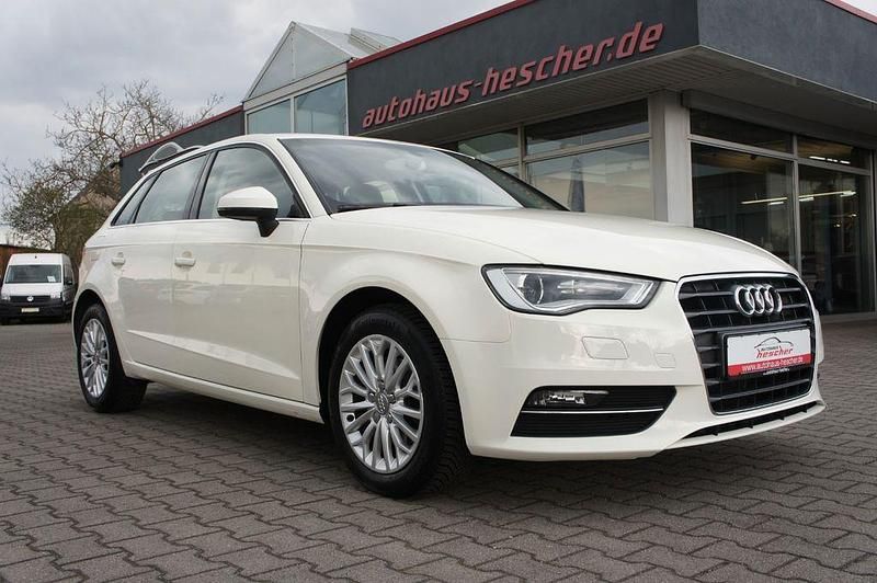 Gebraucht Audi A3 Ambiente 110 PS (80 kW) 2015 Weiß Limousine