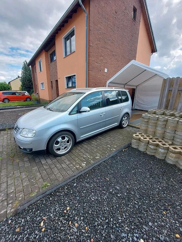 Silber Gebraucht 2004 VW Touran Van / Kleinbus | 3.333 € (Etwas zu teuer) - Bild 1/4