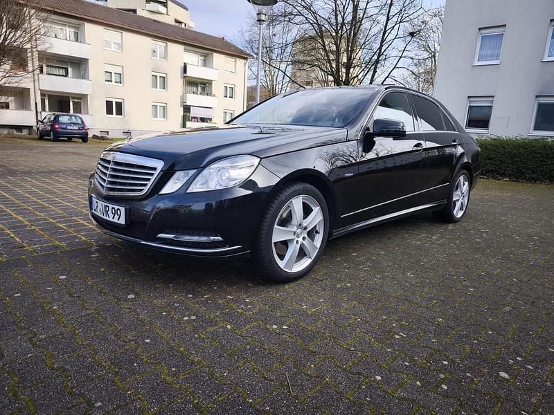 Gebraucht Mercedes E300 231 PS (169 kW) 2012 Schwarz Limousine