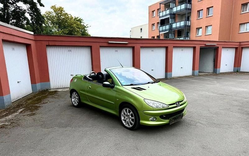 Grün Gebraucht 2003 Peugeot 206 Cabrio | 1.450 € (Fairer Preis) - Bild 1/4