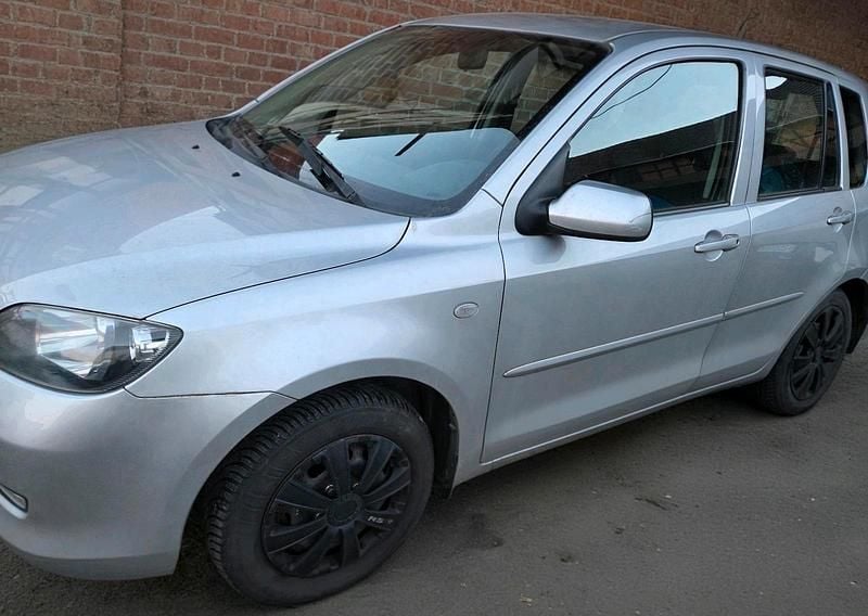 Gebraucht Mazda 2 100 PS (73 kW) 2003 Silber Kleinwagen