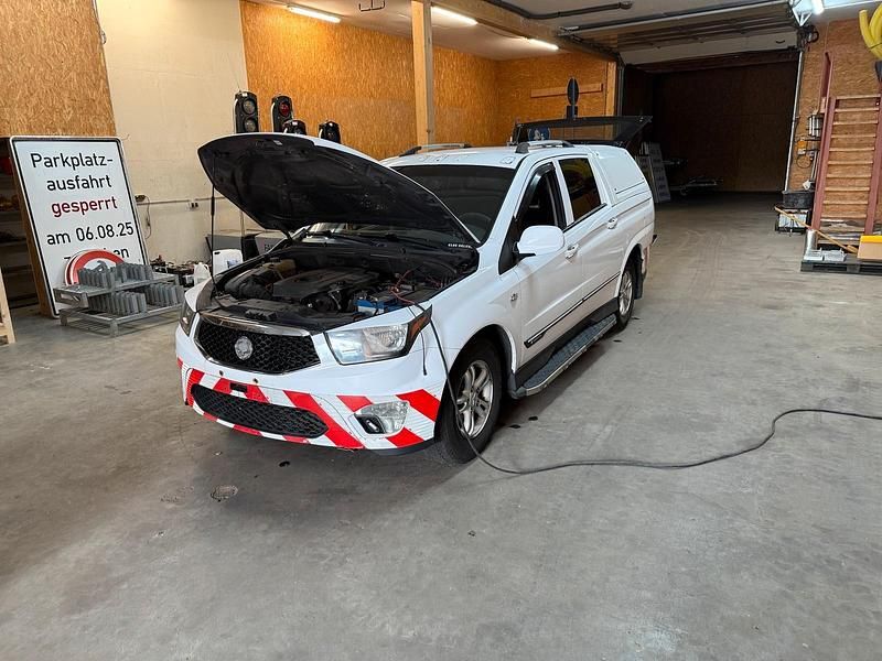 Weiß Gebraucht 2012 Ssangyong (KGM) Actyon SUV | 2.700 € - Bild 1/4