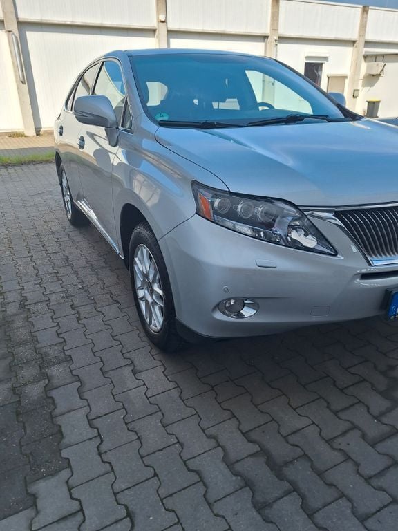 Grau Gebraucht 2010 Lexus RX450h Impression Line SUV | 15.900 € (Fairer Preis) - Bild 1/4