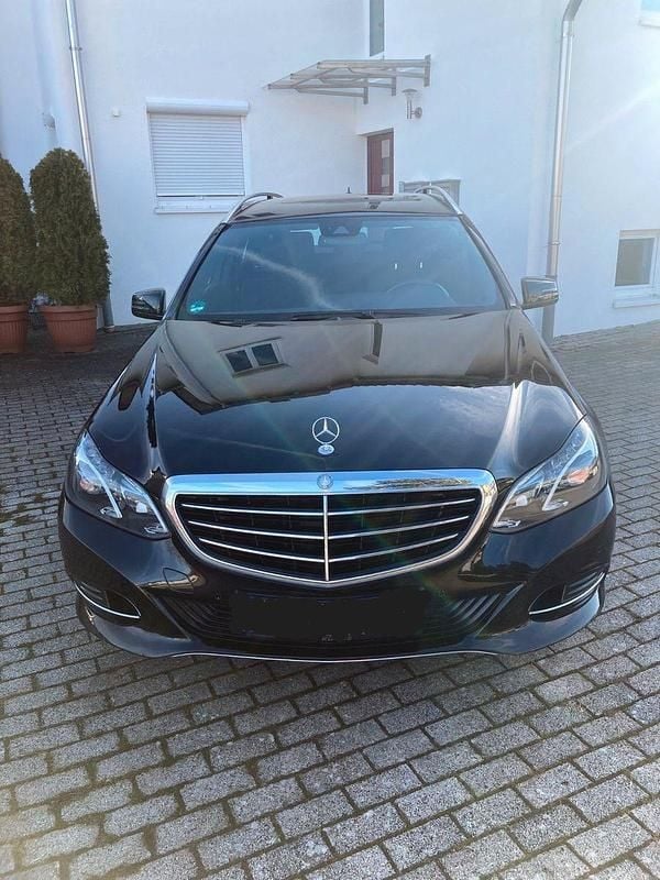 Gebraucht Mercedes E220 Elegance 170 PS (125 kW) 2013 Schwarz Kombi