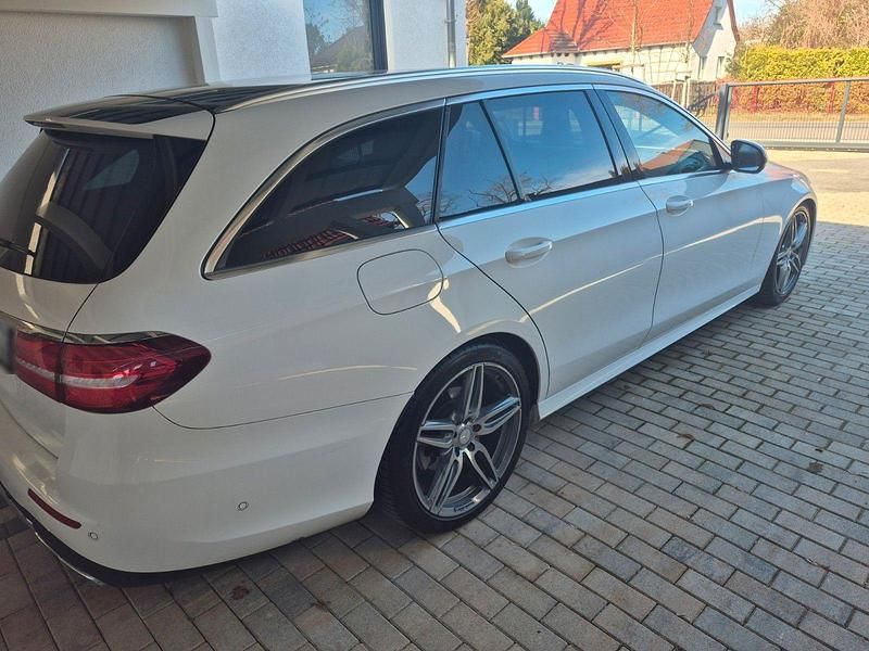 Gebraucht Mercedes E220 AMG line 194 PS (142 kW) 2016 Grau Kombi
