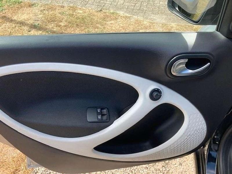 Second-hand Smart ForFour Passion 71 CP (52 kW) 2015 Negru Hatchback