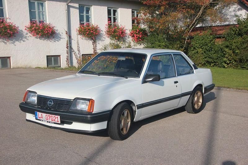 Weiß Gebraucht 1984 Opel Ascona Coupé | 5.000 € - Bild 1/4