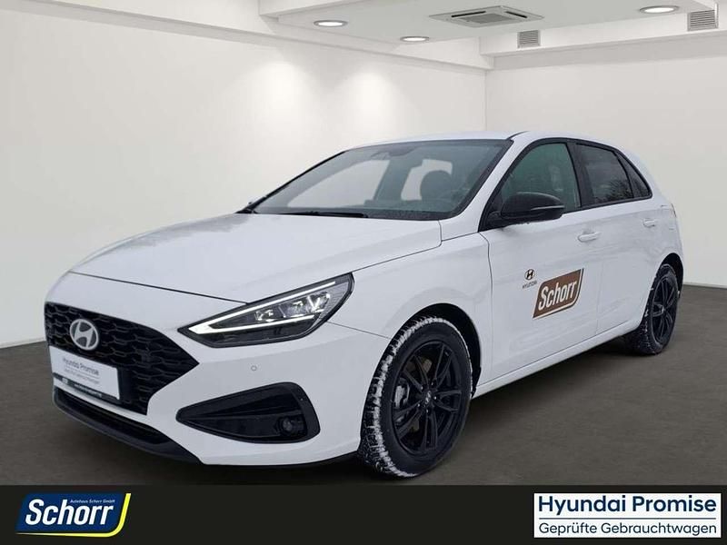 Atlas white Gebraucht 2024 Hyundai i30 Advantage Limousine | 21.865 € (Fairer Preis) - Bild 1/4