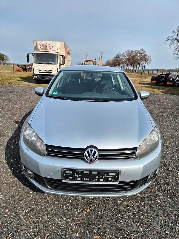 Gebraucht VW Golf VI 105 PS (77 kW) 2012 Silber Kleinwagen