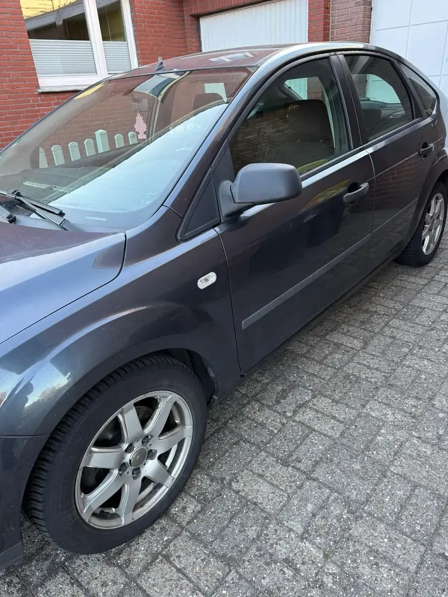 Gebraucht Ford Focus 109 PS (80 kW) 2006 Grau Limousine
