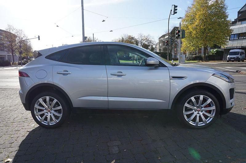 Second-hand Jaguar E-Pace Basis 249 CP (183 kW) 2018 Argintiu SUV